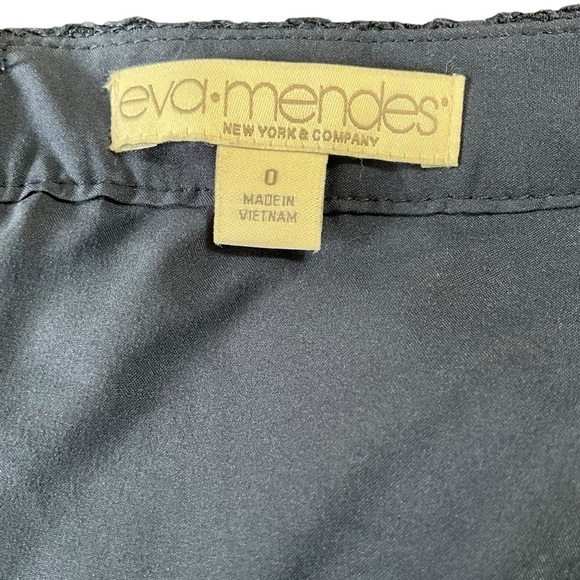 Eva Mandes Elegant Navy Blue Crochet Skirt - Picture 3 of 10